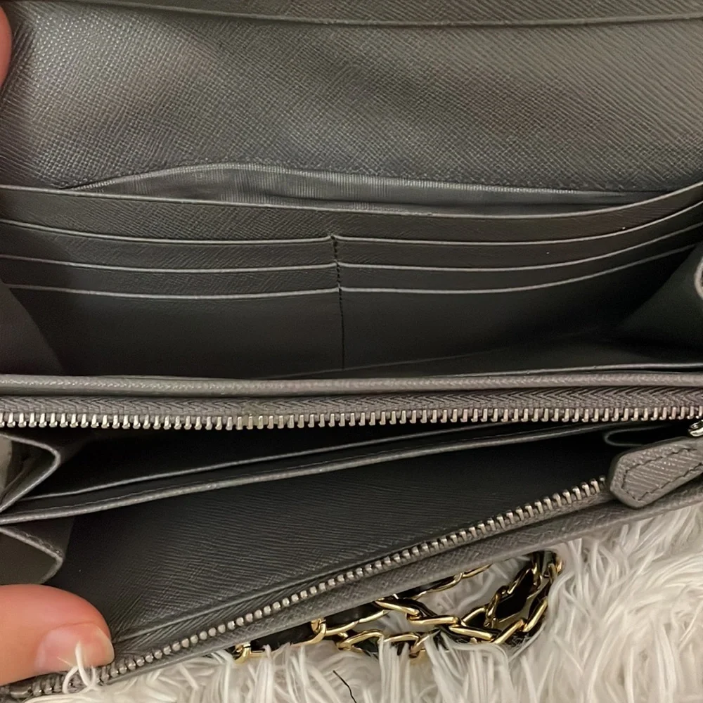 PRADA WOC - Picture 7 of 7